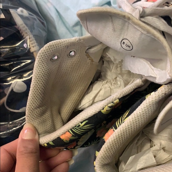 Shoes - Picture 7 of 7